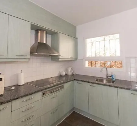 Sleeps 14 Pool Wifi Villa